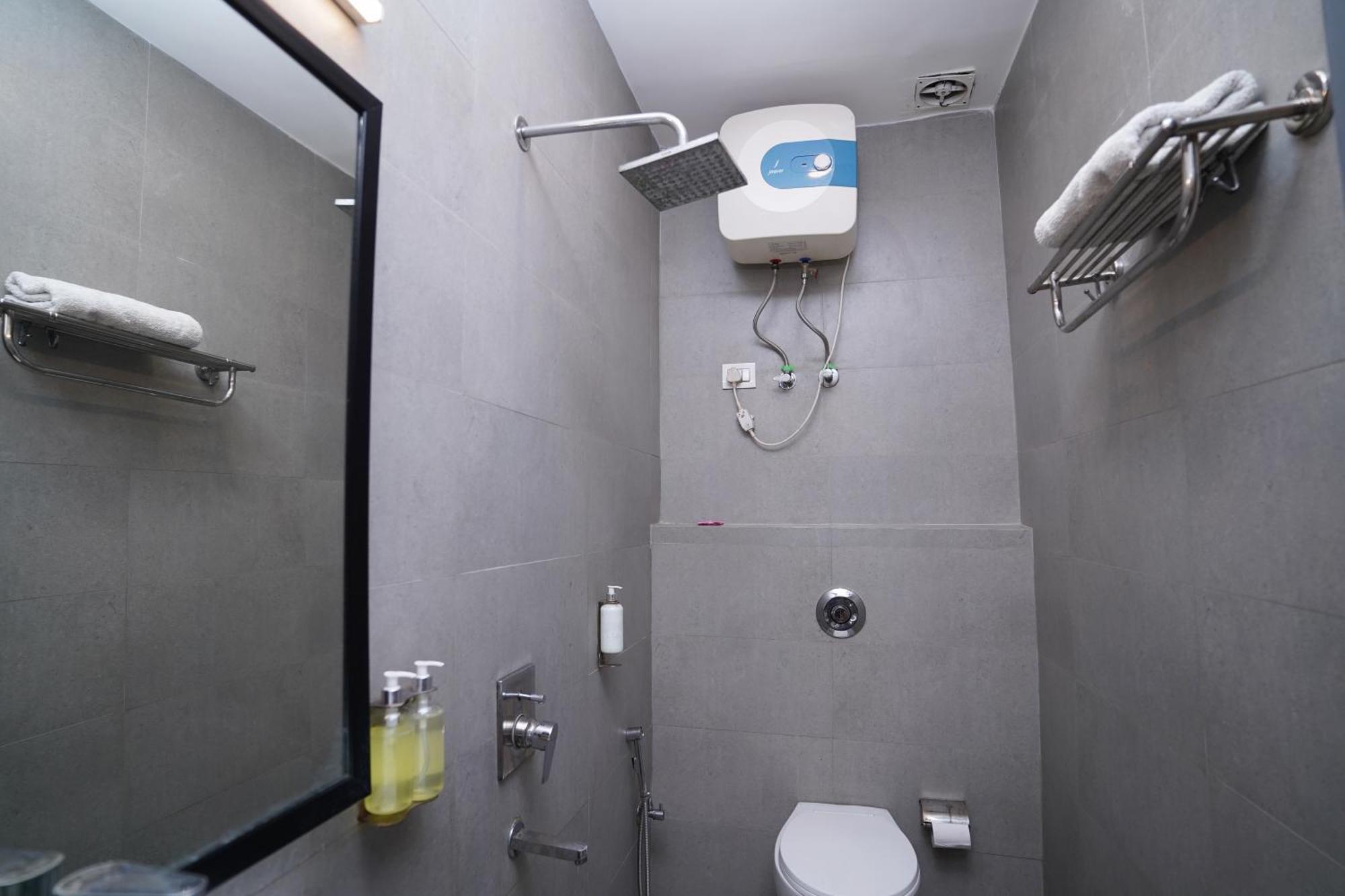 Hotel Mira Residency- Outer Ring Road, Paschim Vihar Delhi  Exterior foto