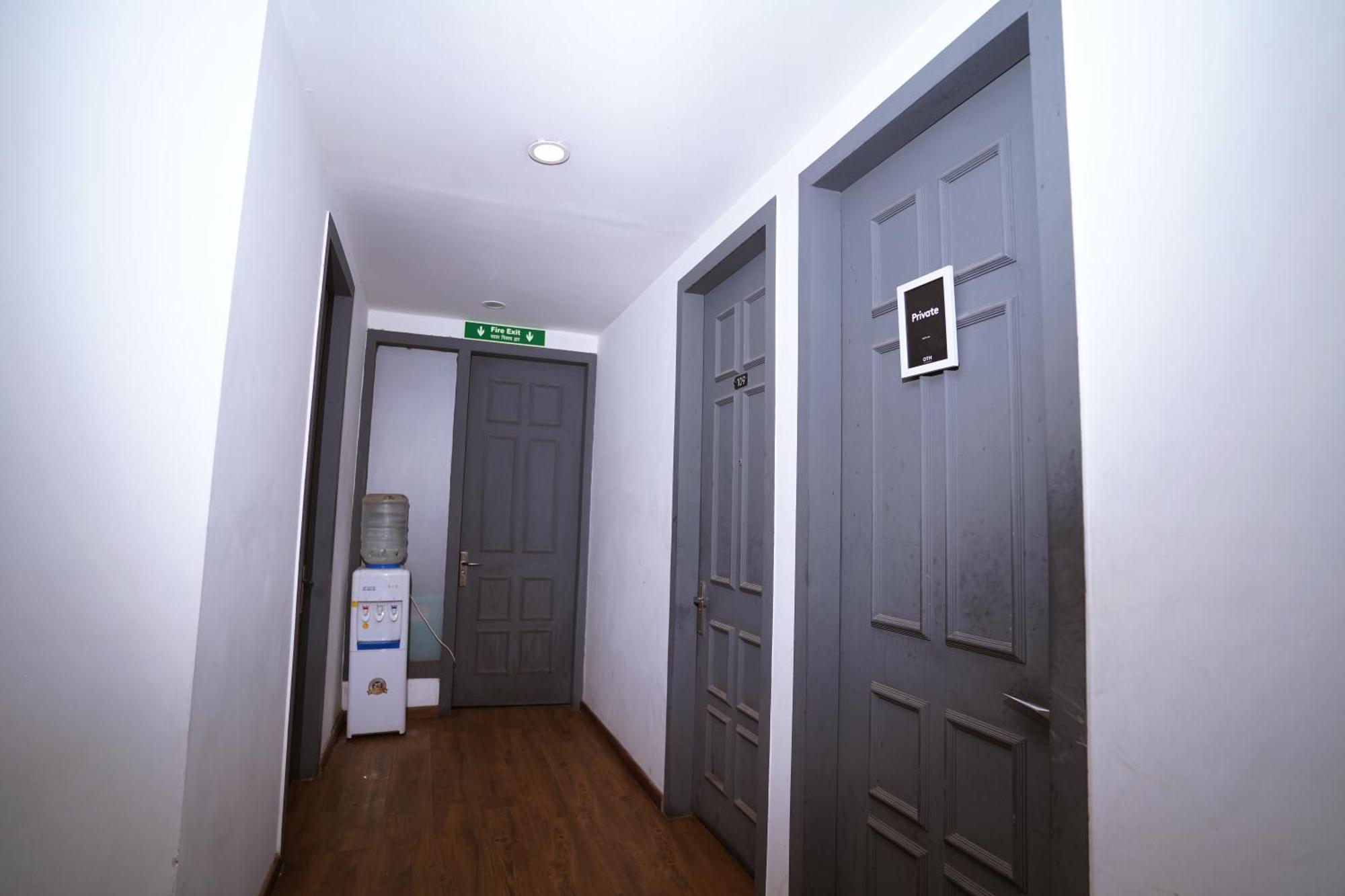 Hotel Mira Residency- Outer Ring Road, Paschim Vihar Delhi  Exterior foto