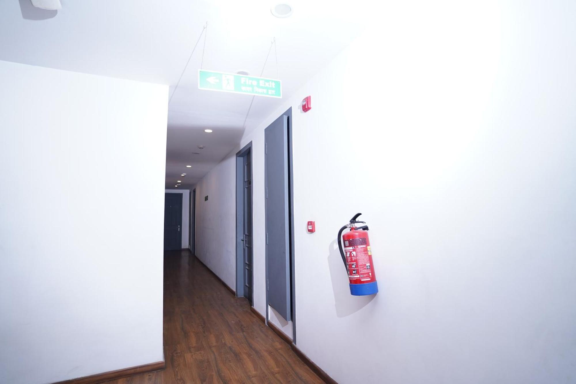 Hotel Mira Residency- Outer Ring Road, Paschim Vihar Delhi  Exterior foto