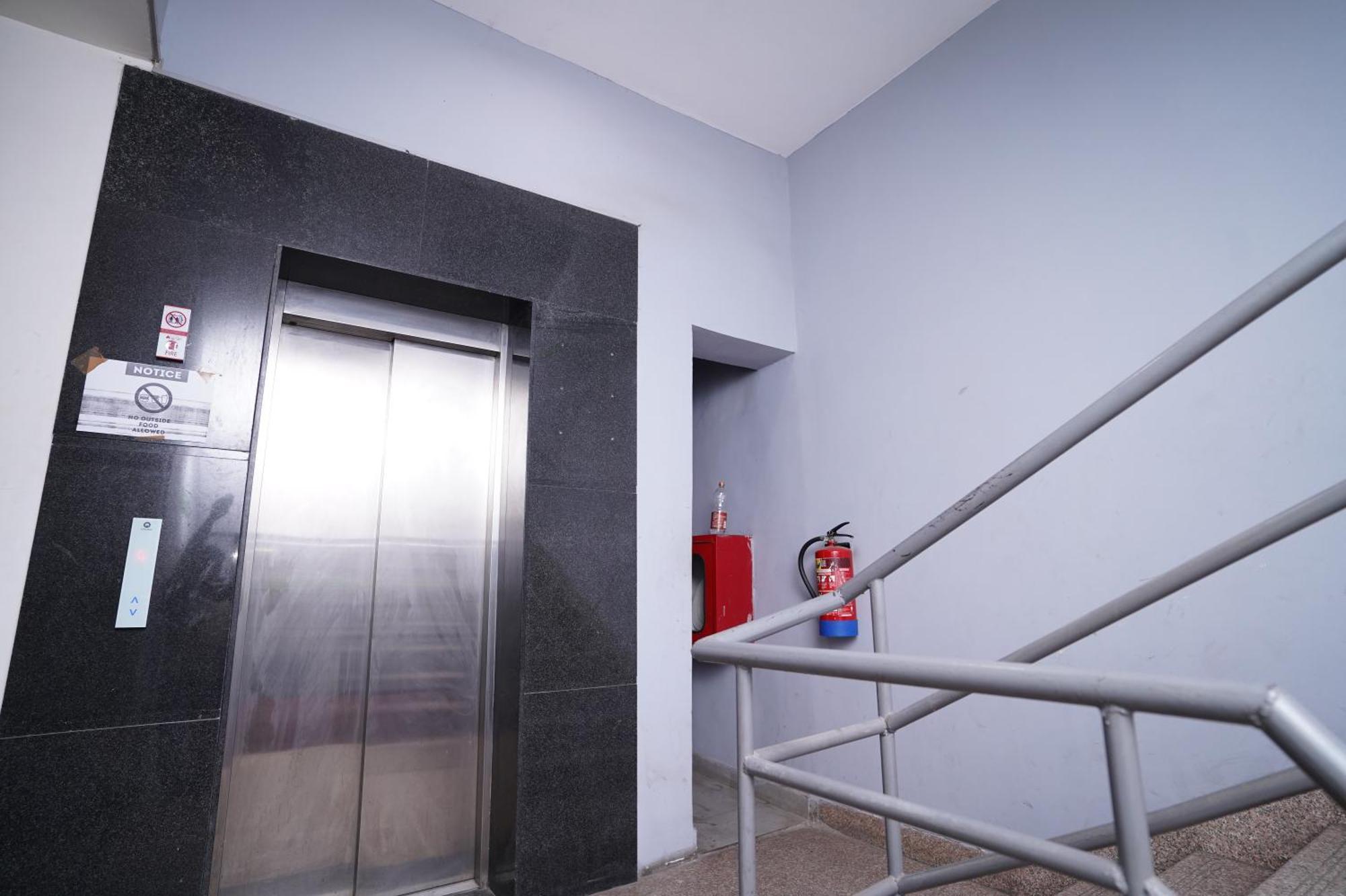 Hotel Mira Residency- Outer Ring Road, Paschim Vihar Delhi  Exterior foto